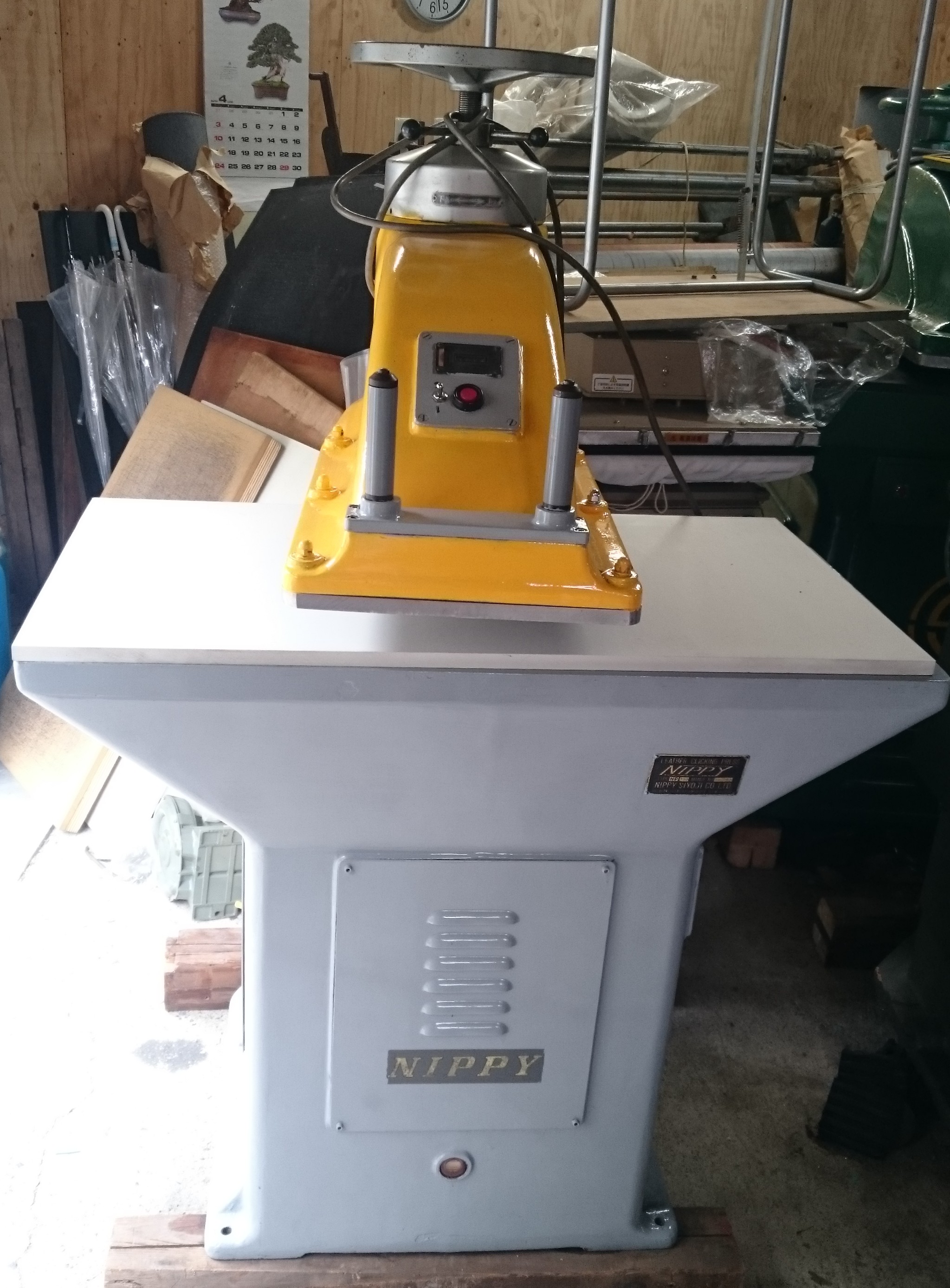 クリッカー　中古縫製機械 クリッカー ｜ 中古縫製機械のことなら有限会社三幸社